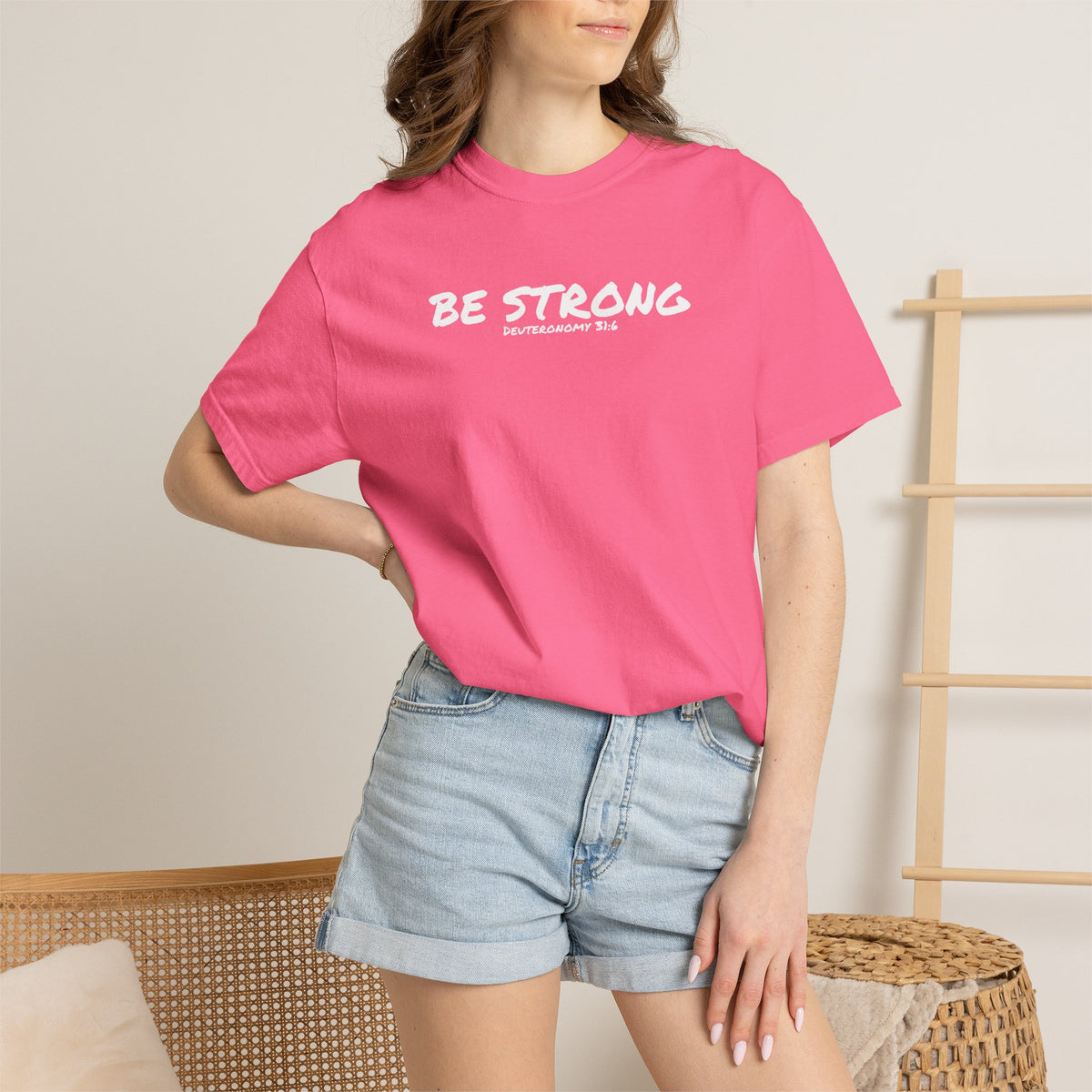 Be Strong Deuteronomy 31:6 Women's Breast Cancer Awareness T-shirt